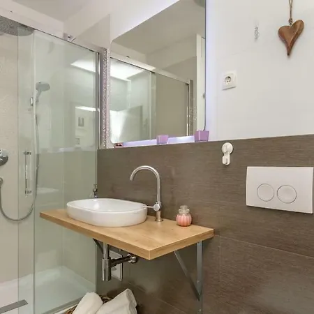 Pagaresto Split-sunny Oasis With Free Parking 아파트 스플리트